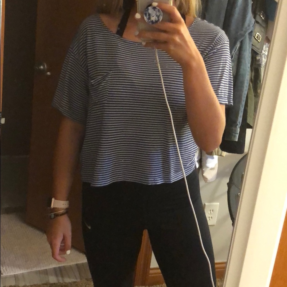 navy stripped flowy shirt